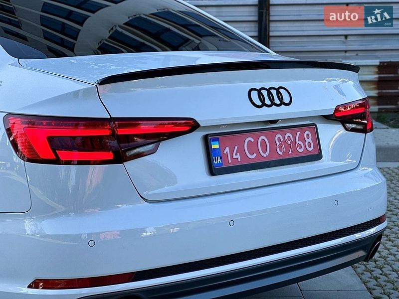 Седан Audi A4 2016 в Самборі