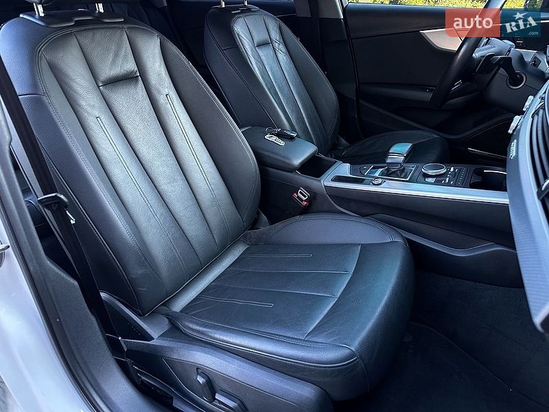 Седан Audi A4 2016 в Самборі