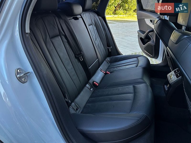 Седан Audi A4 2016 в Самборі