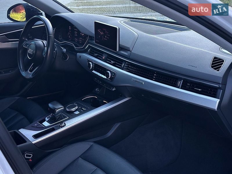 Седан Audi A4 2016 в Самборі