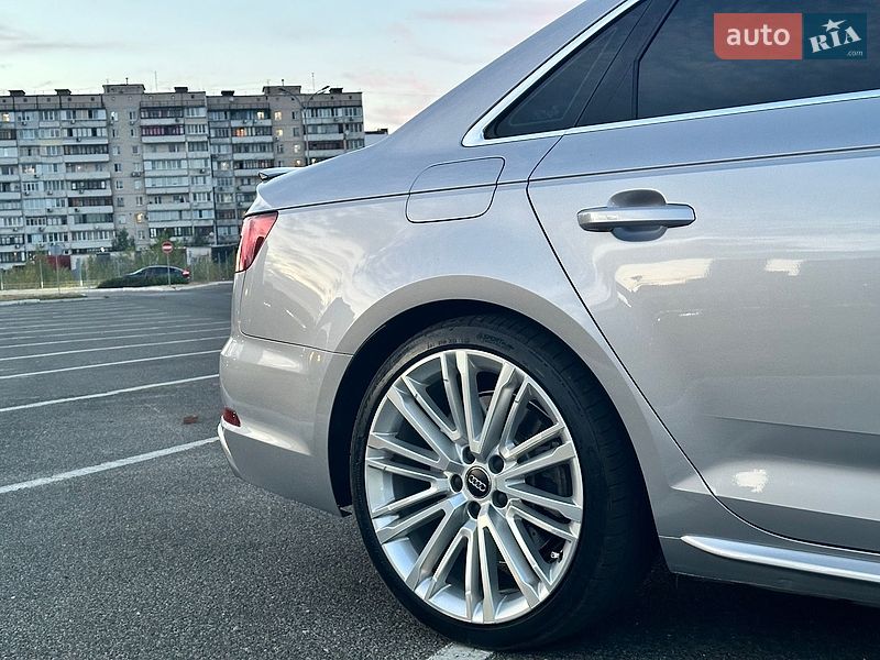 Седан Audi A4 2018 в Киеве