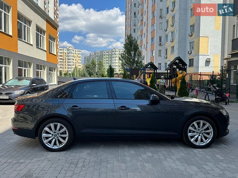 Седан Audi A4 2017 в Киеве