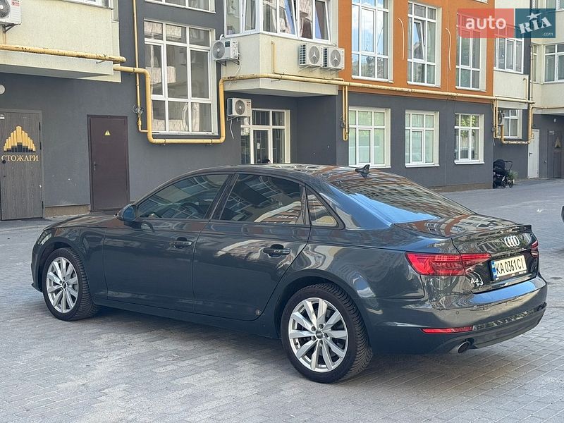 Седан Audi A4 2017 в Киеве