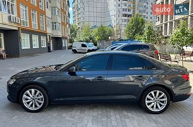 Седан Audi A4 2017 в Киеве
