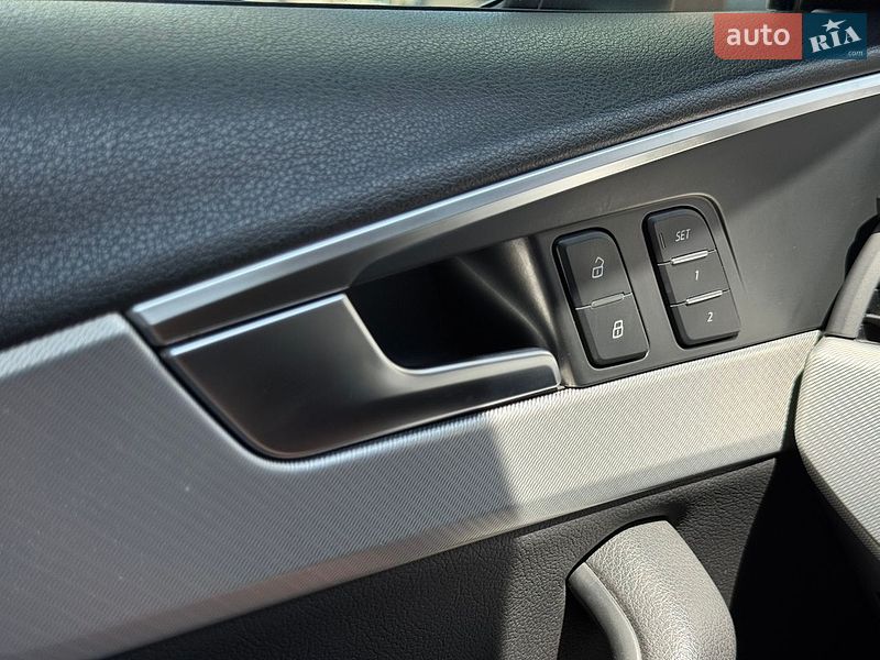 Седан Audi A4 2017 в Киеве