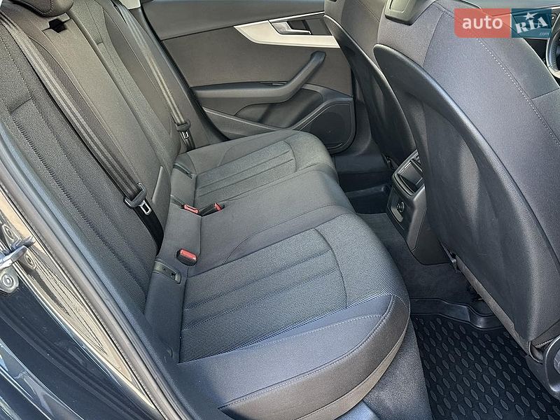 Седан Audi A4 2021 в Києві