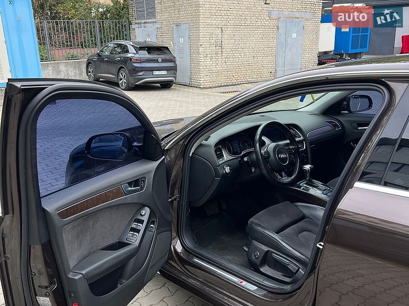 Седан Audi A4 2013 в Львові