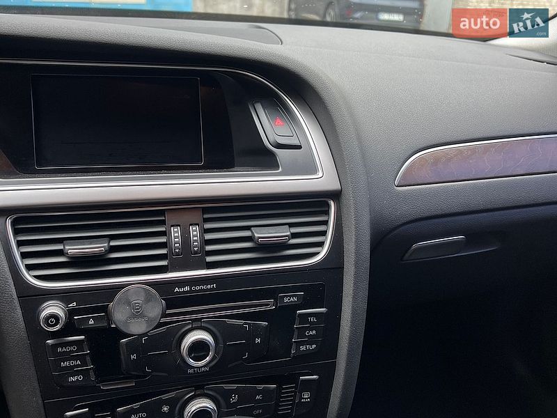 Седан Audi A4 2013 в Львові
