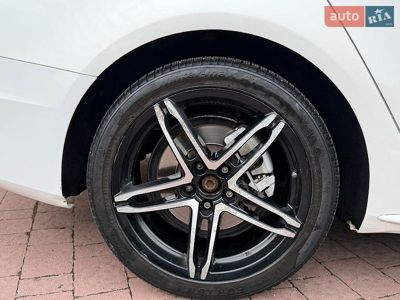 Седан Audi A4 2013 в Львові
