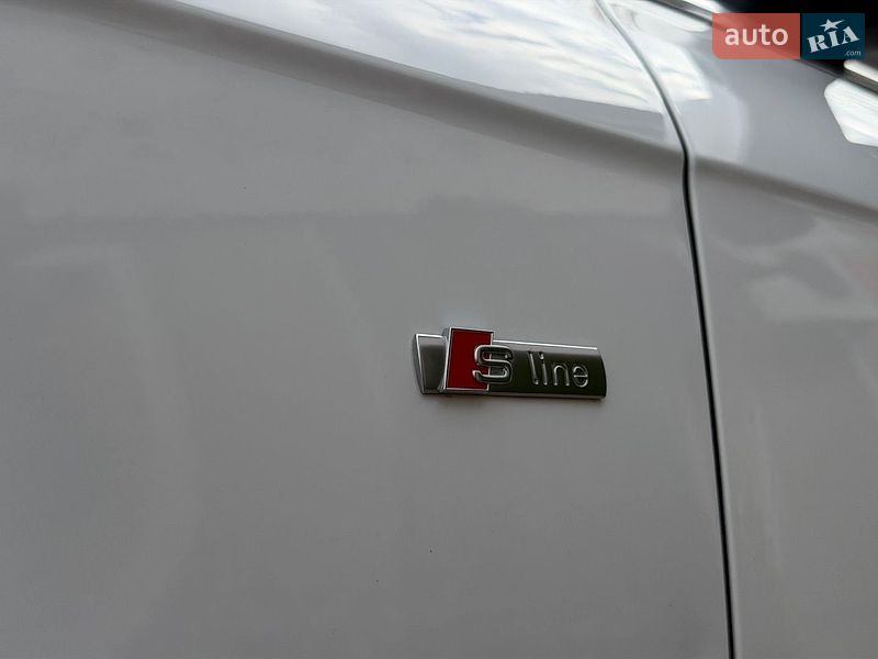 Седан Audi A4 2013 в Львові