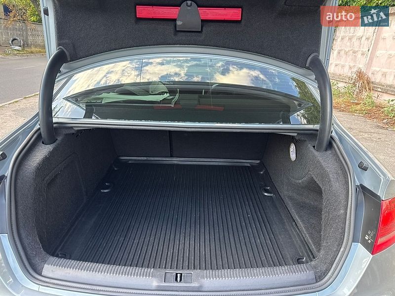 Седан Audi A4 2011 в Києві