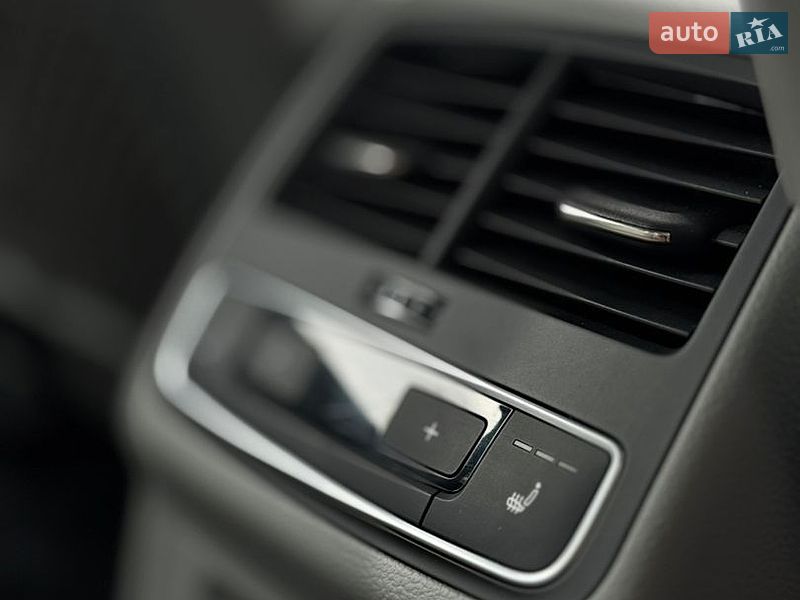 Седан Audi A4 2018 в Бурштині