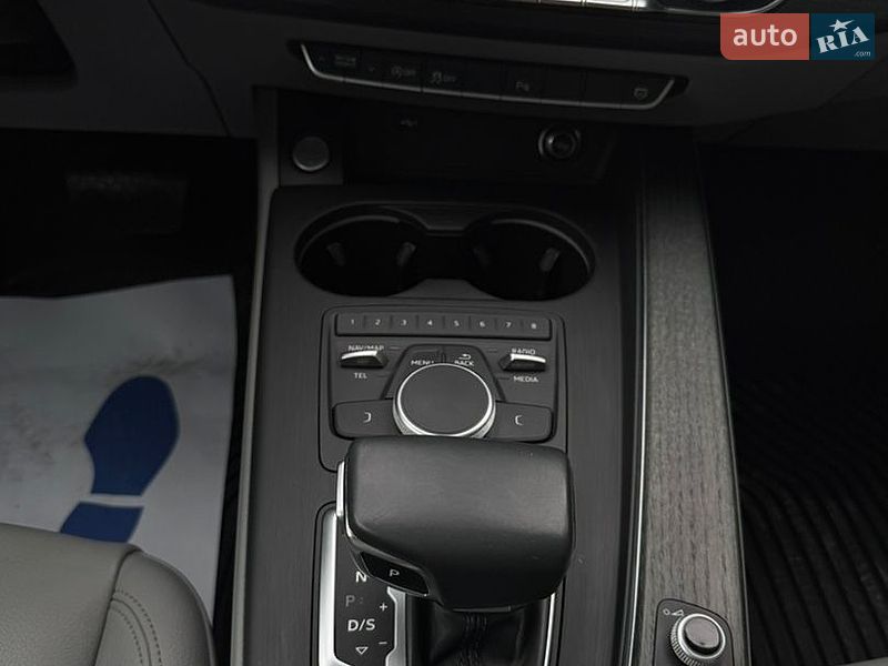 Седан Audi A4 2018 в Бурштині