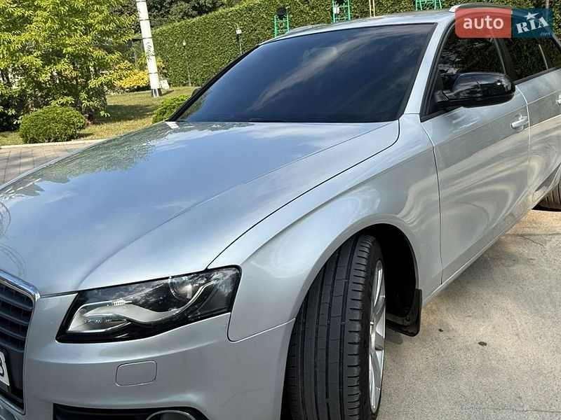 Універсал Audi A4 2010 в Жовкві