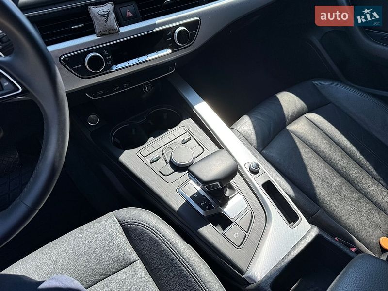 Седан Audi A4 2017 в Киеве