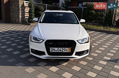 Седан Audi A4 2015 в Стрые