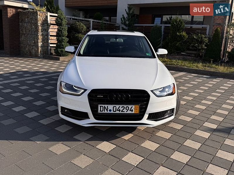 Седан Audi A4 2015 в Стрые
