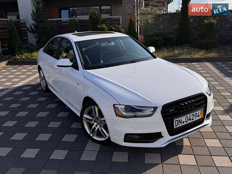 Седан Audi A4 2015 в Стрию