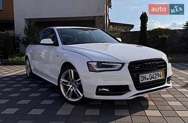 Седан Audi A4 2015 в Стрые