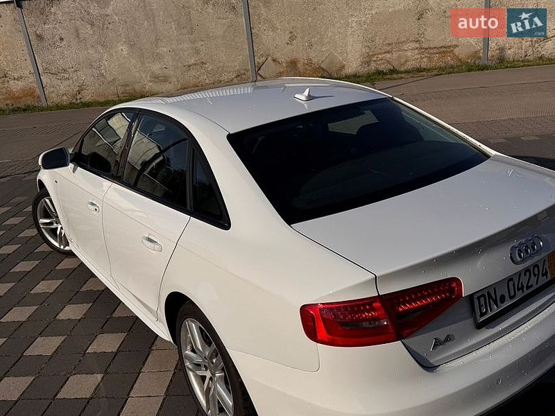 Седан Audi A4 2015 в Стрые