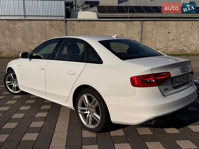 Седан Audi A4 2015 в Стрые