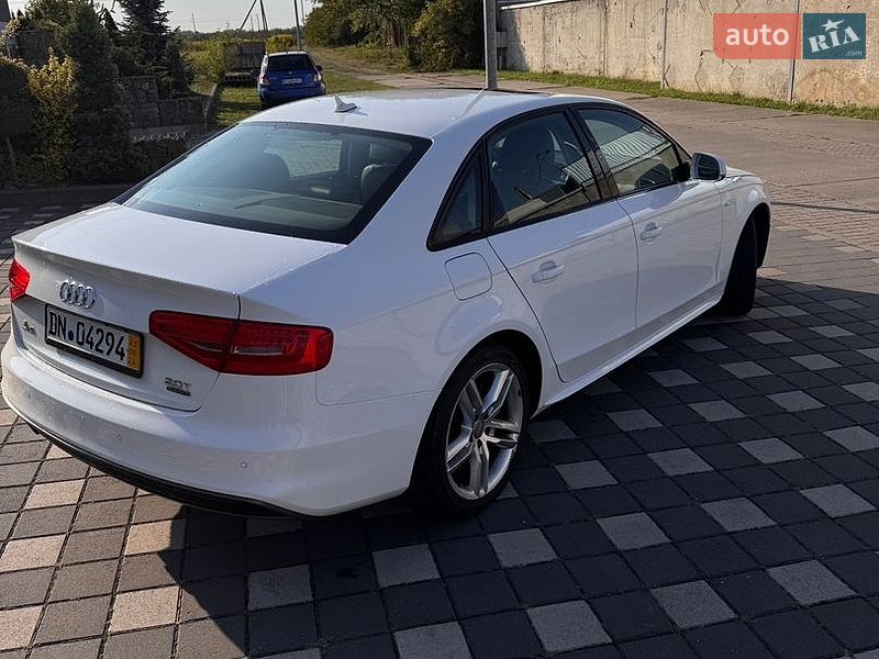 Седан Audi A4 2015 в Стрию
