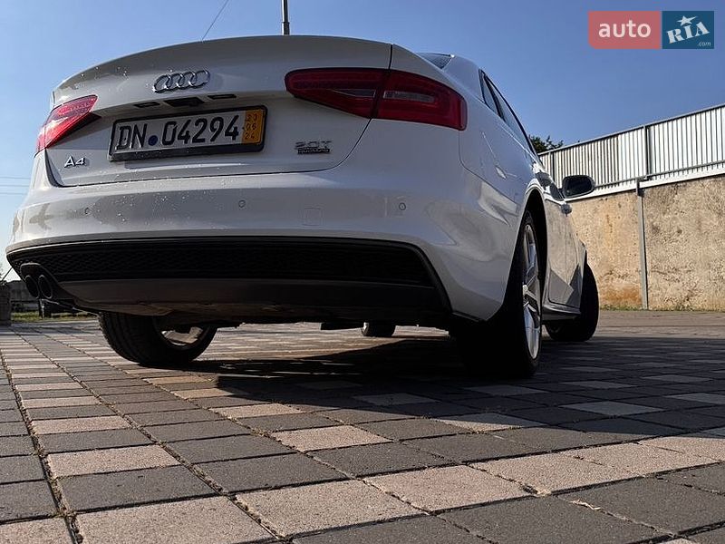 Седан Audi A4 2015 в Стрые