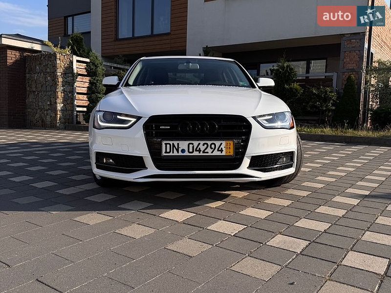 Седан Audi A4 2015 в Стрые