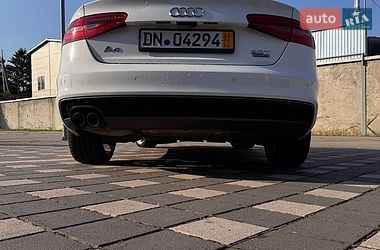 Седан Audi A4 2015 в Стрию