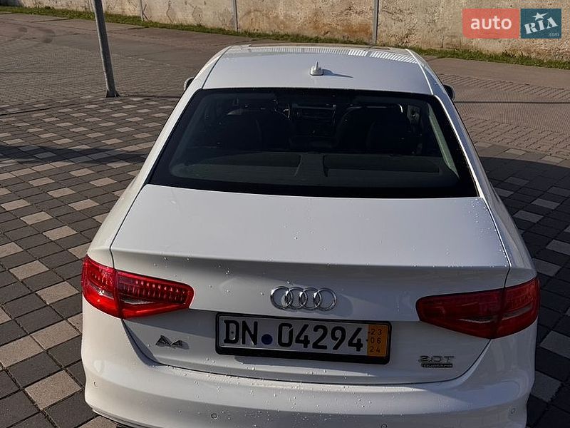 Седан Audi A4 2015 в Стрые