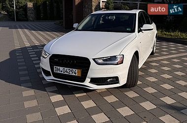 Седан Audi A4 2015 в Стрию