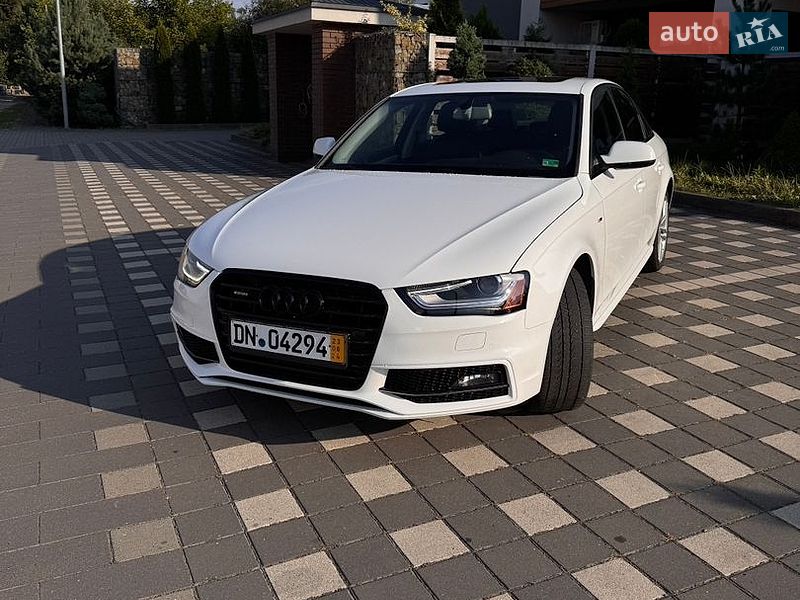 Седан Audi A4 2015 в Стрию