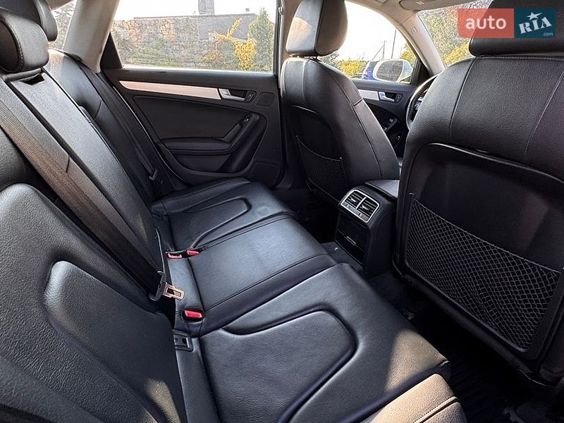 Седан Audi A4 2015 в Стрые