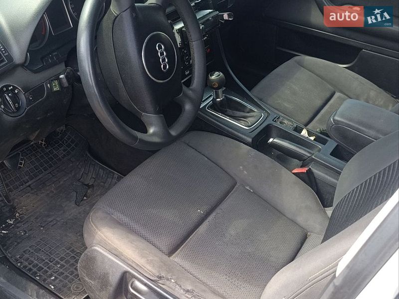 Седан Audi A4 2003 в Чернівцях