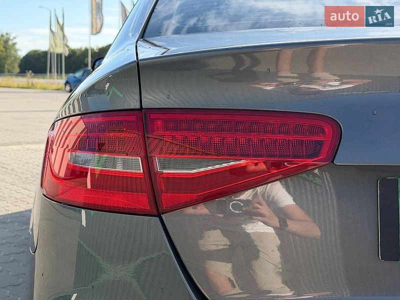 Седан Audi A4 2015 в Львові