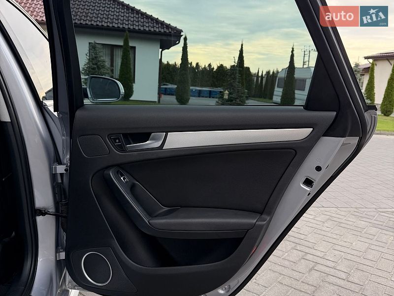 Седан Audi A4 2015 в Львові