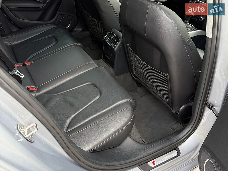 Седан Audi A4 2015 в Львові