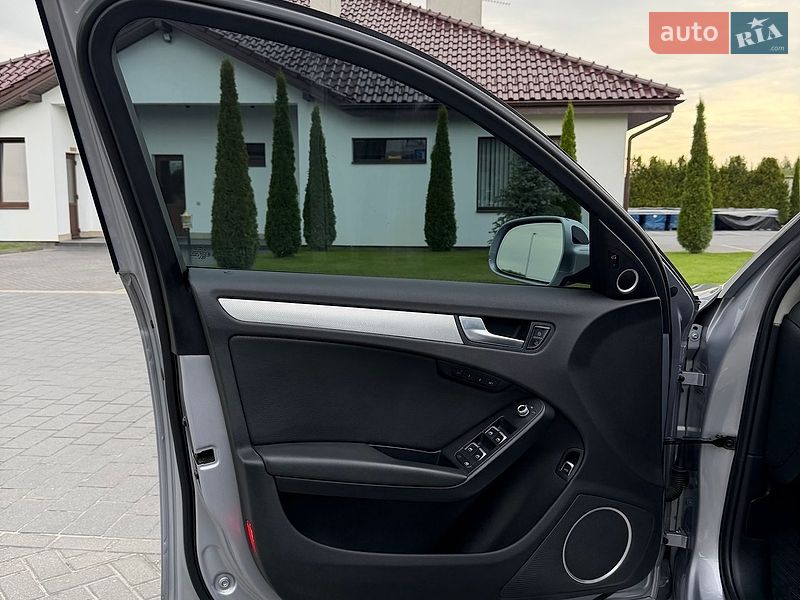Седан Audi A4 2015 в Львові