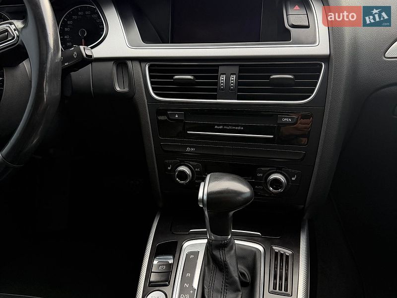 Седан Audi A4 2015 в Львові