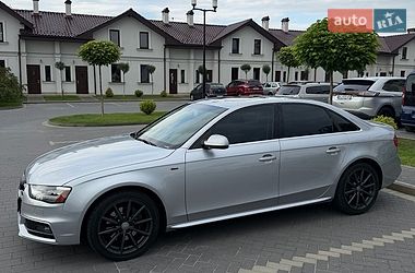 Седан Audi A4 2015 в Львові