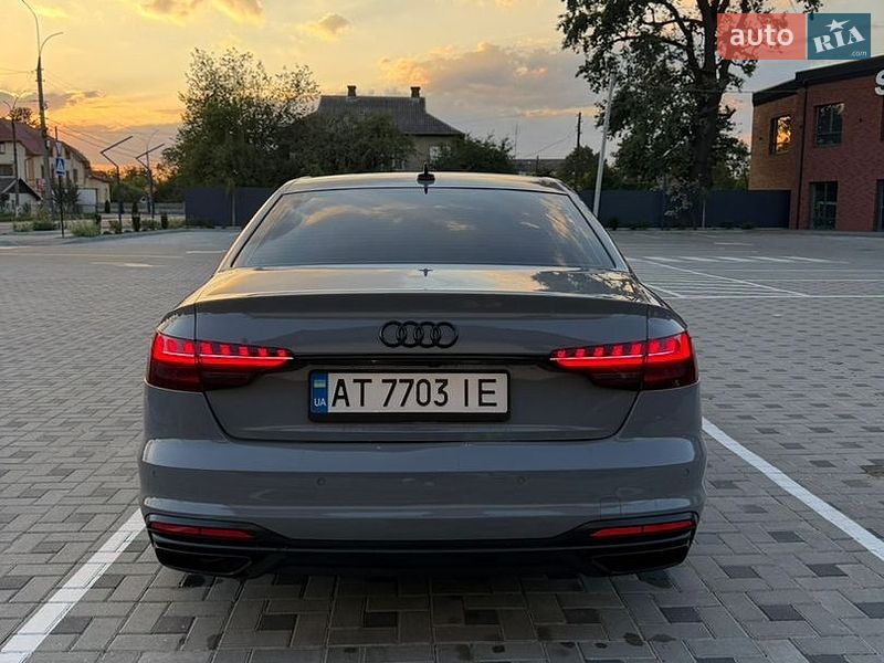 Седан Audi A4 2022 в Коломые