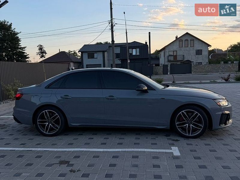 Седан Audi A4 2022 в Коломые