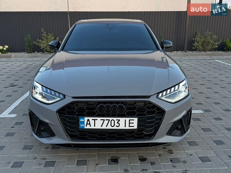 Седан Audi A4 2022 в Коломые