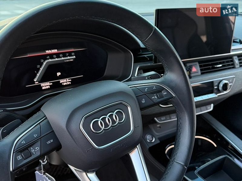 Седан Audi A4 2022 в Коломые