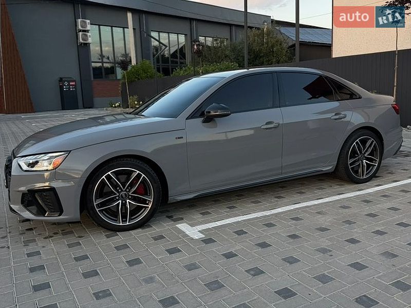 Седан Audi A4 2022 в Коломые