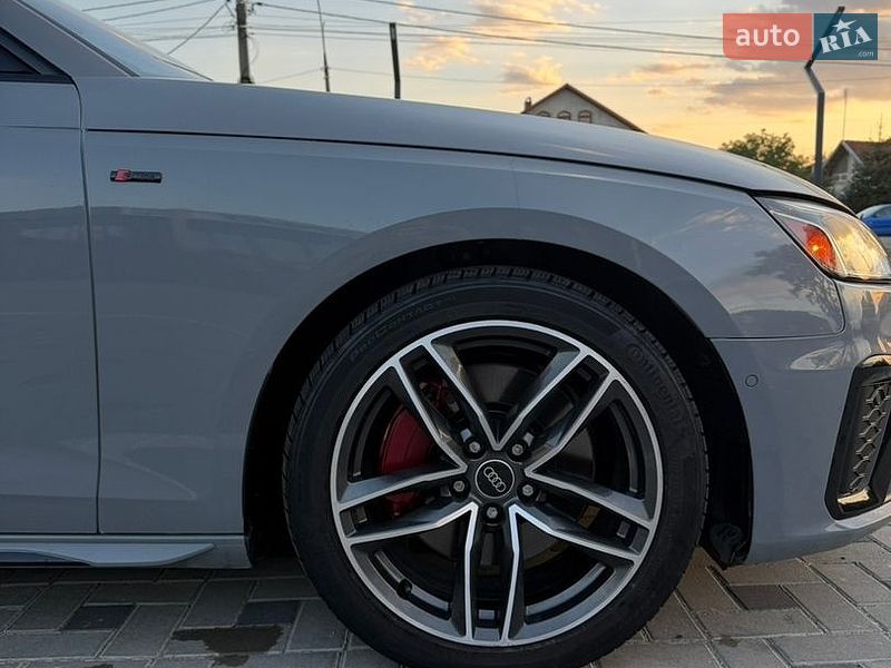 Седан Audi A4 2022 в Коломые