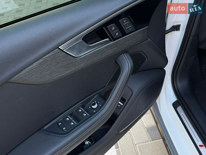 Седан Audi A4 2022 в Коломые