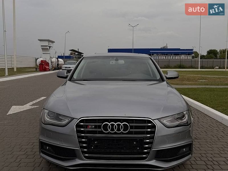 Седан Audi A4 2015 в Миколаєві