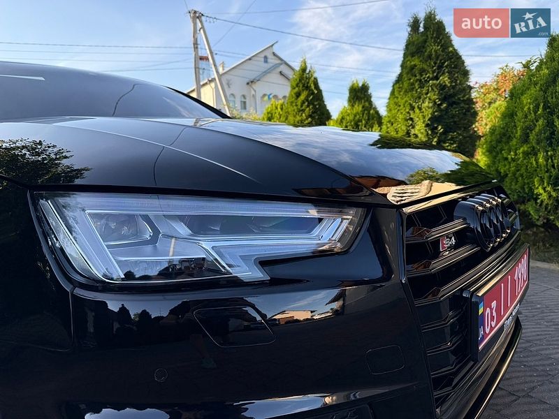 Седан Audi A4 2018 в Стрию