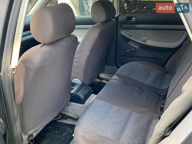 Седан Audi A4 1996 в Іспасі
